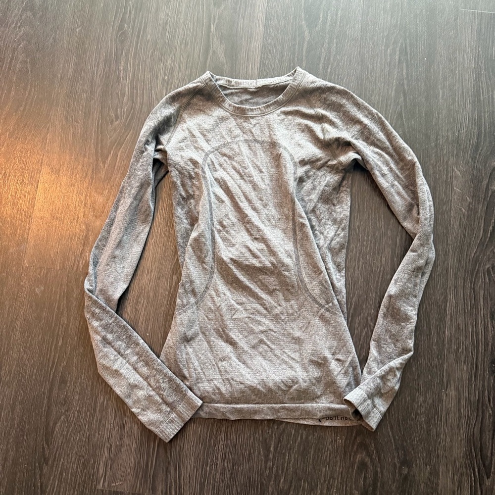 Lululemon grey full length workout top size 4 - Picture 1 of 5